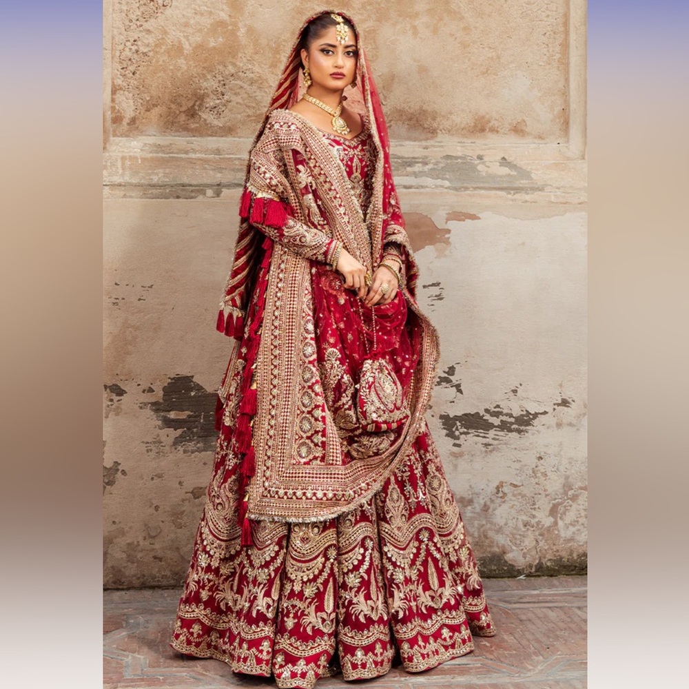 Pakistani Faiza saqlain brand dress red woth heavy embroidery size medium new